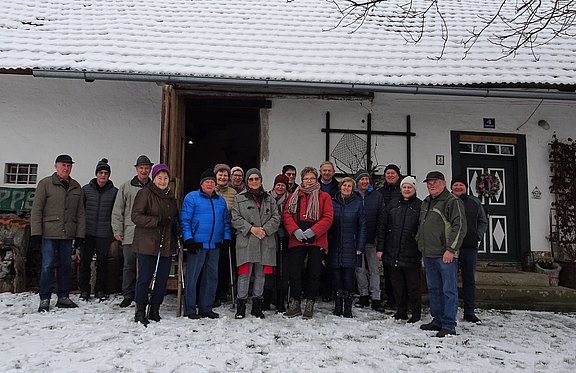 Wandergruppe zum Krippenstall